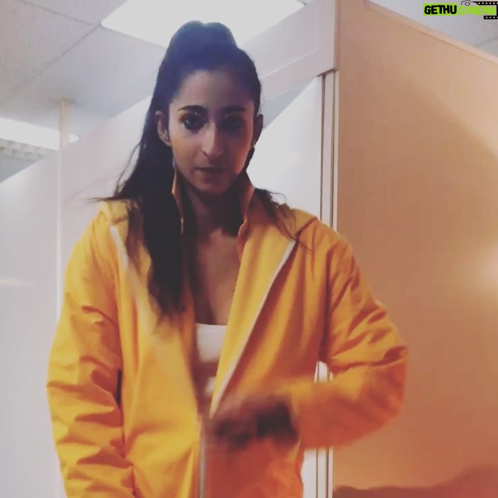 Najwa Nimri Instagram - #visavisenfox #humoramarillo @albafloresoficial