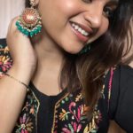 Nakshathra Nagesh Instagram - My new favourite #ShikShakShok Also, how pretty are these jewellery pieces from @vrushti.official 😻 statement pieces of the finest quality at the most affordable prices delivered promptly. If you have any jewellery requirements, check out @vrushti.official today 😁 #shikshakshok #obsessed