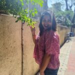 Nakshathra Nagesh Instagram - Cotton cotton cotton! I love wearing cotton ❤️ Honestly, if you live in a city as humid as ours, cotton is your bff! It took me a while to learn, but now I make an effort to consciously choose cotton when I buy something new. But it’s not all that easy, because wearing cotton can get quite monotonous and that’s why I absolutely love @polagoclothing 🫶🏼 they create the most interesting cuts with fun fabrics in all pretty colours you can imagine! I LOOOOVE their cotton tops collection especially! You should check it out tooooo 😁😁🫶🏼🫶🏼 P.s. chocolate cake with vanilla buttercream is my favourite cake. Magnolia bakery (Mumbai) was awesome to still have it sitting on the menu 🫶🏼 #swiperight ❤️