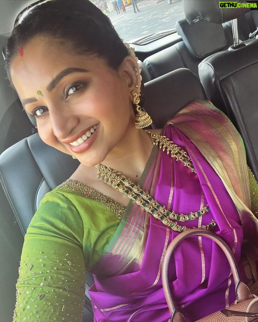 Nakshathra Nagesh Instagram - Wedding season #carfies ❤️