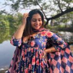 Nakshathra Nagesh Instagram – Wore @vintageclosetofkamali yesterday to visit many beautiful temples and I must say, not only does it look so pretty, it feels extremely comfortable. Hands down one of my best finds for cotton sets 🫶🏼 love your outfits @vintageclosetofkamali