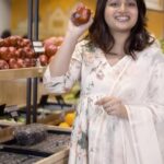 Nakshathra Nagesh Instagram - This is your sign to check out the newest Madras Mandi store in Neelankarai! ✨ You’re in for a solid selection of fresh produce, all picked within 12 hours. Location ✨ 📍2/546, Leo Foundations, East Coast Road, Near Hot Chips, Neelankarai _Landmark - Max Fashion Store_ And you can also download app to get exclusive access to Xpress Mandi in selected areas. #madrasmandi #chennai #fresh #newstore #freshfruits #freshveggies #farmtotable #greengoodness #easyordering #farmfresh