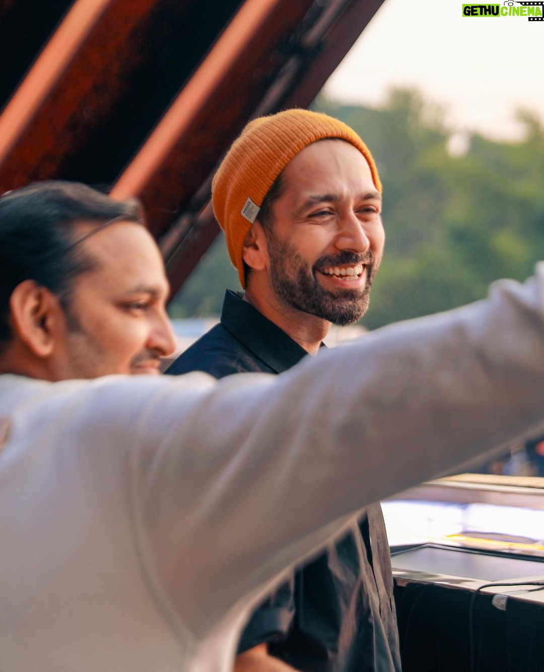 Nakuul Mehta Instagram - Following the ☀️ Been that kind of year where one feels gratitude in the bones. In the viscosity of the blood, in the nerve endings, the cells and every atom of the body. See us this new years if technology & entertainment is your thing at the 23rd ITA 🎤❤️