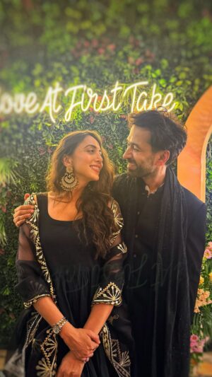 Nakuul Mehta Instagram - Her: You got a home?
Him: Tere dil ke sheher mein ghar mera ho gaya.. 😉

QED
