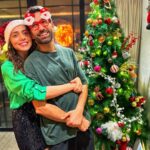Nakuul Mehta Instagram - Merry Christmas from Sufi, his folks, friends & our favourite Santa 🎄😍❤️
