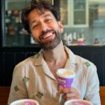 Nakuul Mehta Instagram – Research says vegan yoghurt is the new aphrodisiac. 

Just checking this hypothesis avec @yoogutty