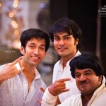 Nakuul Mehta Instagram – I had the great fortune of sharing sets with Junior Mehmood Saab in my very first television outing. I vividly recall filming our first shot together for the pilot and in time he set the tone for our relationship by fondly calling me Adi Baba on and off sets and I loving addressed him as Junior Sir! Whilst the set had a mix of some experienced and distinguished actors and then there were absolute newcomers.. In between all of them was one man with a cumulative experience of all of us. He served the arts for 55 years before he passed on yesterday but never for a moment made you believe or feel that he came from years of work, having worked with some of  the greatest and being an inspiration himself to some wonderful comic talent which subsequently found their home in our industry. 

He was always encouraging, very considerate of another actors space and never for once made you feel like you did not belong. We called him Shanky Kaka and he was that actor and person on and off set who would never command attention but you take him off the show and something would not feel right. He was that invisible glue who would hold the show together and rarely got credit that he in all fairness deserved. Knowing him, he’d be happy just to be on a set, living his childhood dream.

Thank you for your kindness and that always encouraging smile. Being on a set with you made me so much better. Thank you for the memories, Junior Sir ❤️🙏🏻

P.S. Thanks @alekhsangal for sharing this picture from the distant past. Our man @ayushdas always with a knack of saving precious memories for posterity.