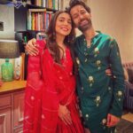Nakuul Mehta Instagram - आप सभी को दीपावाली की ढेर सारी शुभकामनाएँ और बहुत सारा प्यार 🪔❤️ #happydiwali