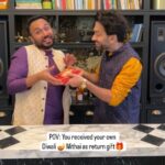 Nakuul Mehta Instagram - Wait for the end! Soan Papdi ke kitne dabbe have you received this Diwali yet? Kya aapka dabba aapke paas waapis pahucha? No Soan Papdi was harmed in the making of this reel - It was just gifted ahead! Diwali ki koi doosri mithai bhi khila do doston 😅🪔🎁 . . Happy Diwali, Mithai, Kaju Katli, Soan Papdi, festive sweets, dessert, indian homes