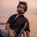 Nakuul Mehta Instagram - No one wears a suit and goes to the beach to sit on a chair which they brought. NO ONE. . . @horilhumad x @styleitupbyaashna