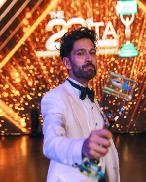 Nakuul Mehta Instagram - Last night was special. We won the honour of Best Actor Drama, Jury - Television for the 3rd consecutive year at the @theitaofficial for a very special show and character which keeps giving 🍬

To be rewarded for the collective passion, discipline and craft of my entire team, cast & crew at Bade Achhe Lagte Hain, Season 2 & 3 is a feat I will never take for granted. Massive gratitude to my collaborator and industry champion @ektarkapoor for your continued trust, belief and love ❤️ 

This honour would not be the same if I din’t have the absolute support of my best half @jank_ee to share this who took over the bulk of our parenting responsibilities whilst I toiled on my show. Hopefully I’ve been making up for it in the last few months 😉 

To my audiences, forever humbled and grateful ❤️

P.S. swipe left for a picture of the 3 gorgeous silver ladies spending some peaceful time together. Best Actor, ITA 2021, 2022 and 2023…

📸 @horilhumad 
स्टाइल @amritasaluja01 
Tux @thehouseofgovinda 
Sari @houseofurrmi 
HMU @ali_hair_art x @zaid_ars92
