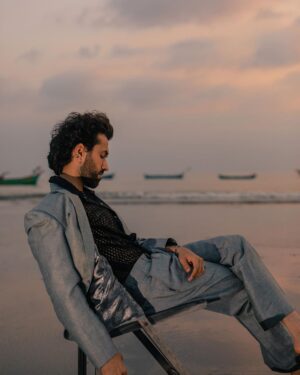 Nakuul Mehta Instagram - Laatsahaab 

🖤
.
.
.

@horilhumad x @styleitupbyaashna 

BEACH Crew

@casmirclothing @amitdhawan3451 
@labelmuslin 
@themadrastrunk 
@dazzler_accessories