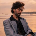 Nakuul Mehta Instagram - Kursee और انسان ♠️ ♠️ ♠️ @horilhumad x @styleitupbyaashna Custom Suit: @casmirclothing @amitdhawan3451 Shirt: @labelmuslin Sandals: @themadrastrunk Jewellery: @dazzler_accessories