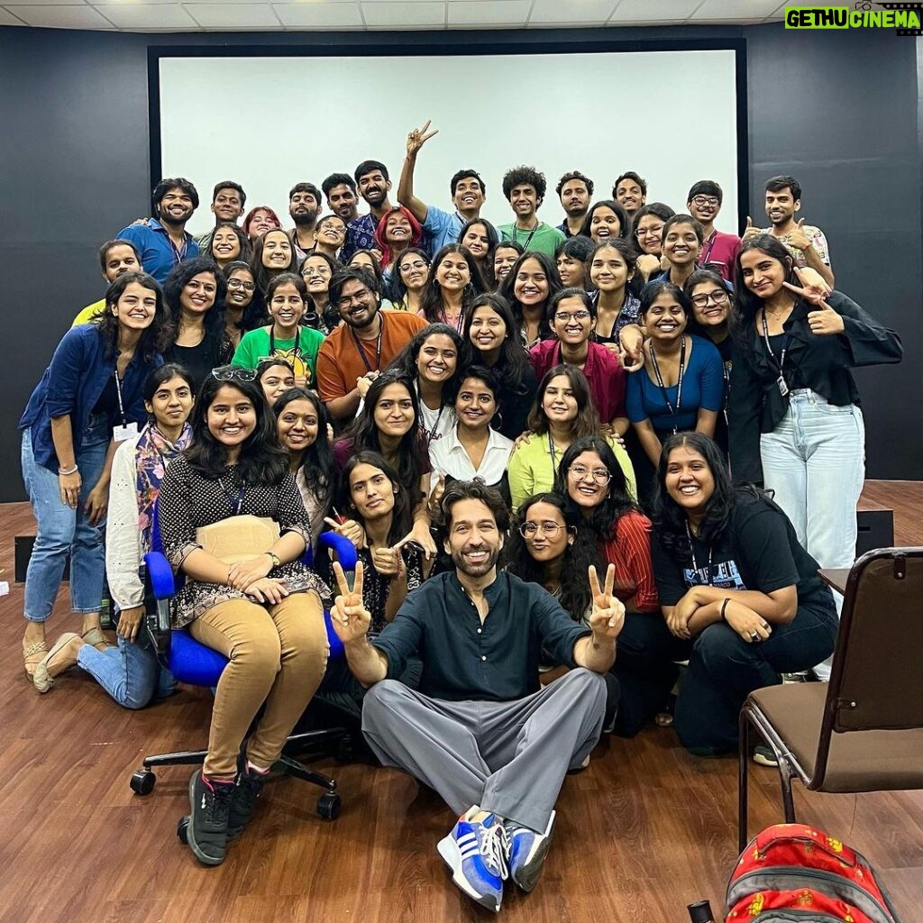 Nakuul Mehta Instagram - Last evening was special where I got to do what I have christened the ‘Jay Shetty meets Ranveer Singh Masterclass on Life in Arts’ with some of the brightest minds at the Journalism & MassCom batch at @xicmumbaiofficial! We spoke about purpose, changing landscape, politics, poetry, branding and chasing life amongst a few other unmentionables here! I can’t be more grateful to each one of you in class who shared so passionately and had so much acceptance for differing point of views. Gives me a lot of hope ❤️ Thank you my friend @soumyavajpayee16 for opening your class up to me and allowing me this opportunity to soak in and revel in the company of these beautiful young minds. P.s. Thank you for all your personal messagesDM’s, enthusiasm & love.I promise to write back as soon as I can!