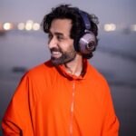 Nakuul Mehta Instagram - Got Gosling & Stone playing me a private concert 🎶 The newest and most anticipated launch from Dyson has finally entered the Indian market- The Dyson Zone Headphones. Superior quality audio with upto 50 hours of long running battery life. A game changer!🎧 #dysonzone #DysonIndia #Gifted