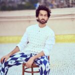 Nakuul Mehta Instagram - गाना सही लगा @dieppj ने चेयर पे बैठाया कोल्हापुरी ख़ुद पहनी बाक़ी आपके सामने है