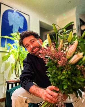 Nakuul Mehta Instagram - A brand new year around the sun was celebrated amidst the calm and joy of everydayness minus the overwhelming-ness of modern day communication devices. Woke up to so many heartfelt wishes today and heart feels full ❤️

Thank you for your calls, Whatsap’s, DM’s and love! I hope to return all of them in the coming year, manifold.