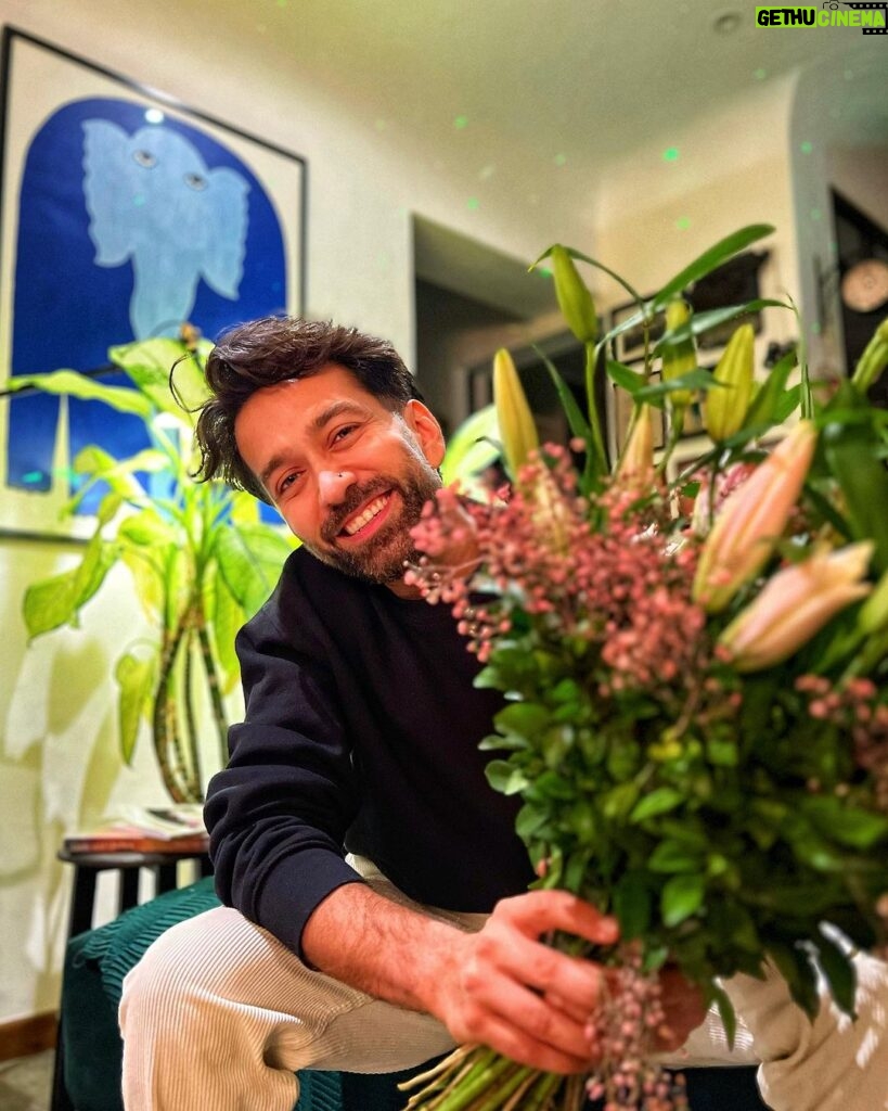 Nakuul Mehta Instagram - A brand new year around the sun was celebrated amidst the calm and joy of everydayness minus the overwhelming-ness of modern day communication devices. Woke up to so many heartfelt wishes today and heart feels full ❤️ Thank you for your calls, Whatsap’s, DM’s and love! I hope to return all of them in the coming year, manifold.