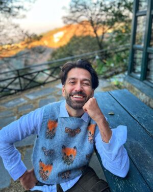 Nakuul Mehta Instagram - Last few days reeked of tranquility and joy with equal sides of jam, gajjar ka halwa, offspring’s obsession with monkeys, butter wala toast, company of close friends, coffee, winter sun, generous hosts, decent cognac, a good book, warm hugs and hope ☀️

Also, at what point in the calendar does one stop wishing each other, Happy New Years, eh? Never mind. May love and joy be your amigos ❤️