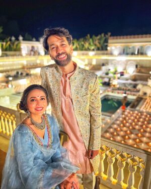 Nakuul Mehta Instagram - The weekend was spent celebrating the union of two of the most joyous, drunk in love and the warmest people we may know off.. Kashu & Akshat ❤️

It ran without a schedule, with lots of impromptu dancing, happy tears, so much heart and to our utter disappointment the exception of that generic mausi/tayaa ji present in every wedding complaining about the younger generation! 

There are great days, there are beautiful ones and then there are days which promise to stay with you for a very long time. Watching the both of you celebrate each other and revel in the company of your closest will remain one of the happiest memories. 

Eternal happyness @kashmira_irani & @captain_akshat ❤️

.
.

Also, special love to @malvikatalwar for @yeh_lehenga_nahi_mehenga waali sherwani 🤙🏼