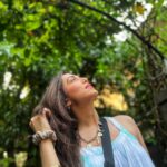 Nakuul Mehta Instagram - Spent a ‘Dharma’ weekend singing ‘Tiger Baby’ Songs and relishing very ‘Rajshri’ food with the extended fam jam in this gorgeous find @villa_magnolia_alibaug courtesy the very ‘Yashraj’ (read: generous) @stayvista_official 💚 Feel free to savour the joy by using this coupon code: NAKUUL10 and making your holiday just as cinematic & joyful. You may miss my dope photography chops but for everything else there is @stayvista_official #Hosted