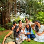 Nakuul Mehta Instagram - Spent a ‘Dharma’ weekend singing ‘Tiger Baby’ Songs and relishing very ‘Rajshri’ food with the extended fam jam in this gorgeous find @villa_magnolia_alibaug courtesy the very ‘Yashraj’ (read: generous) @stayvista_official 💚 Feel free to savour the joy by using this coupon code: NAKUUL10 and making your holiday just as cinematic & joyful. You may miss my dope photography chops but for everything else there is @stayvista_official #Hosted