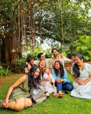 Nakuul Mehta Instagram - Spent a ‘Dharma’ weekend singing ‘Tiger Baby’ Songs and relishing very ‘Rajshri’ food with the extended fam jam in this gorgeous find @villa_magnolia_alibaug courtesy the very ‘Yashraj’ (read: generous) @stayvista_official 💚

Feel free to savour the joy by using this coupon code: NAKUUL10 and making your holiday just as cinematic & joyful. You may miss my dope photography chops but for everything else there is @stayvista_official 

#Hosted