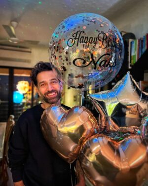 Nakuul Mehta Instagram - A brand new year around the sun was celebrated amidst the calm and joy of everydayness minus the overwhelming-ness of modern day communication devices. Woke up to so many heartfelt wishes today and heart feels full ❤️

Thank you for your calls, Whatsap’s, DM’s and love! I hope to return all of them in the coming year, manifold.