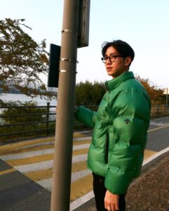Nam Yoon-su Instagram - 슬슬 패딩 입을때 되었죠?! 데상트 x 마세라티 #광고 #descente #데상트 #패딩