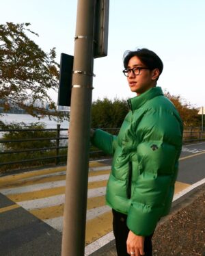 Nam Yoon-su Instagram - 슬슬 패딩 입을때 되었죠?!
데상트 x 마세라티 
#광고 
#descente #데상트 #패딩