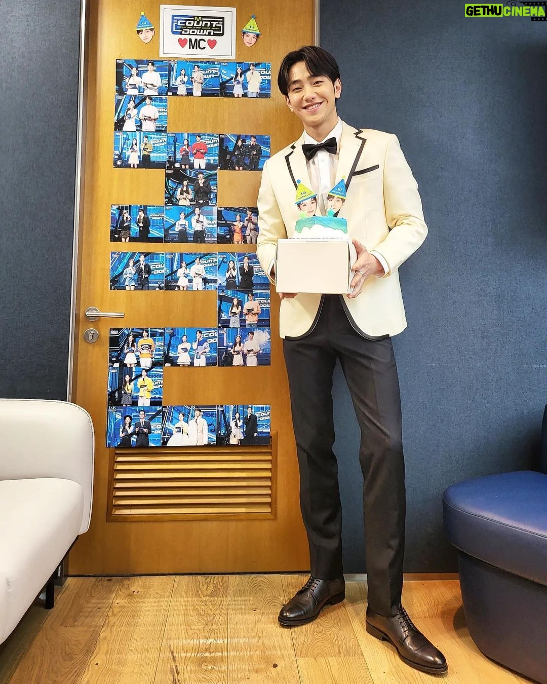 Nam Yoon-su Instagram - #엠카운트다운 오늘이 1주년 입니다 . 🤍. 그동안 응원 많이 해주시고 관심 주셔서 감사합니다. 앞으로 더욱 잘해볼게요!😆.