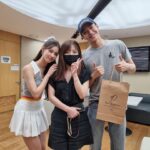 Nam Yoon-su Instagram - 김은미피디님 #엠카운트다운 막방! 소중한 시간이였습니다 . 인연은 다시 만나는 법! 선물도 챙겨주셔서 감사합니다. 💙.