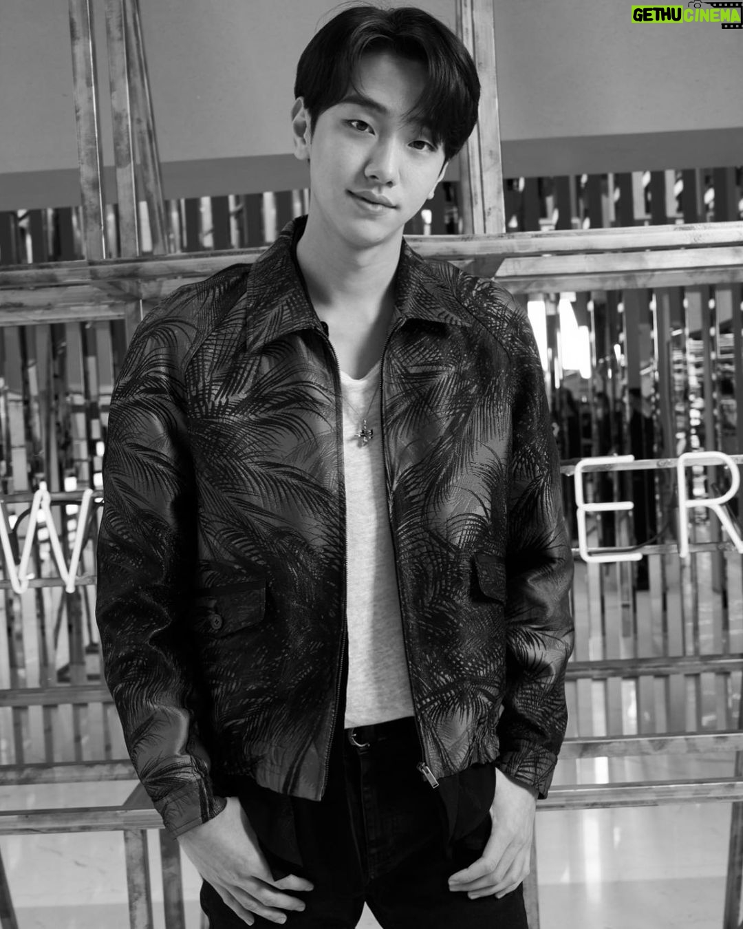 Nam Yoon-su Instagram - 🥰. #saintlaurentseoulflagship @ysl @anthonyvaccarello