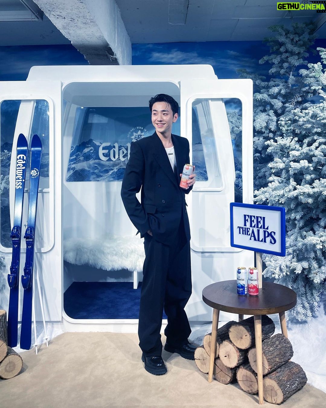 Nam Yoon-su Instagram - #AD @edelweiss_kr 에델바이스 FEEL THE ALPS 팝업스토어 7월 9일까지 압구정에서 알프스의 생생함을 직접 느껴볼 수 있는 에델바이스 팝업스토어로 여러분도 놀러오세요.😉. #에델바이스 #에델바이스팝업 #나만을위한한잔 #edelweiss #FEELTHEALPS #FEELTHEALPSINAPGUJUNG *경고 : 지나친 음주는 뇌졸증, 기억력 손상이나 치매를 유발합니다. 임신 중 음주는 기형아 출생 위험을 높입니다.