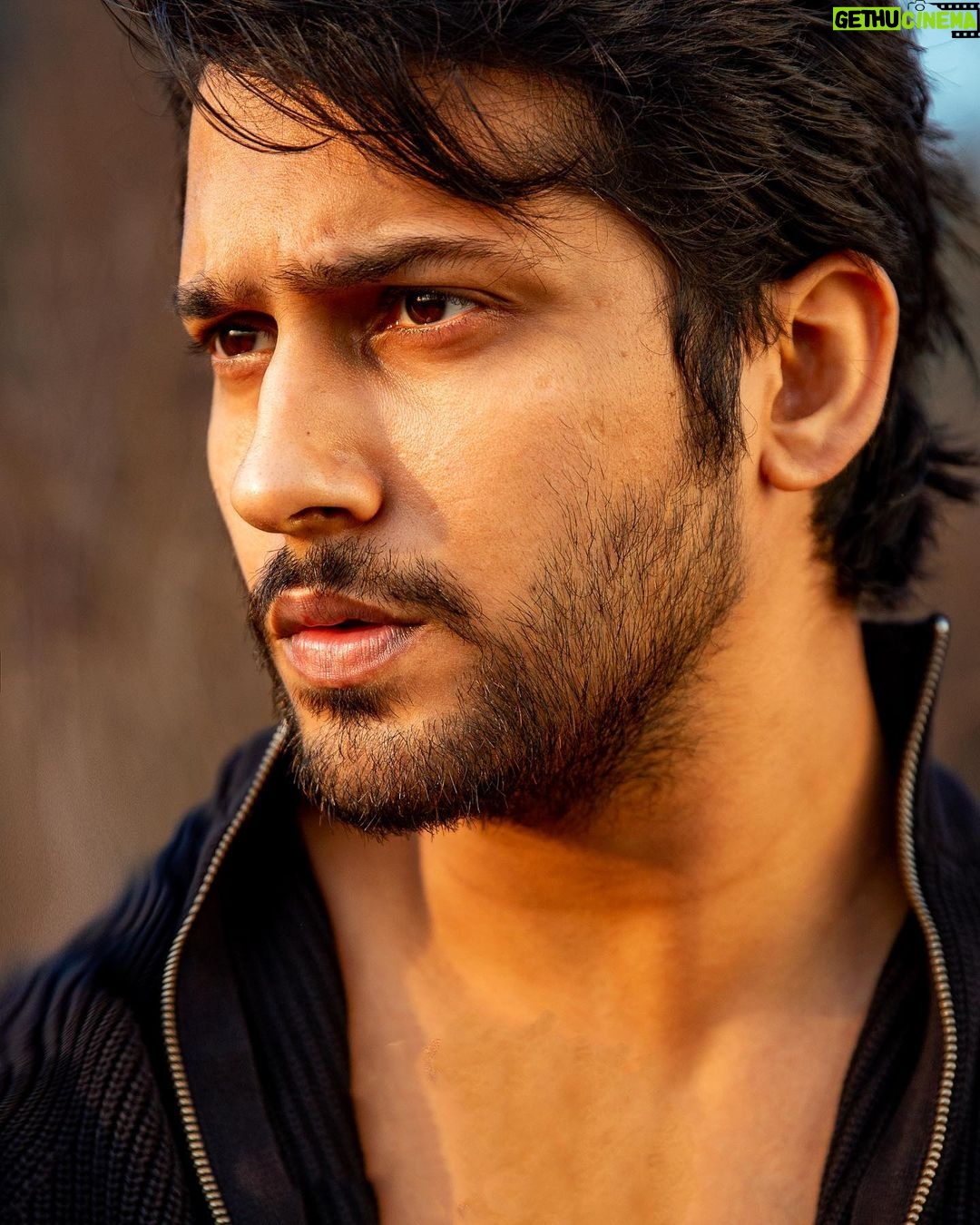 Namish Taneja Instagram - Kai jeet baki hai kai haar baki hai Abi to zindgi ka saar baki hai Yaha se chale hai nayi manjil ke liye Yeh ek panna tha abi to kitab baki hai. . . . . . . #allbecauseofmyfans