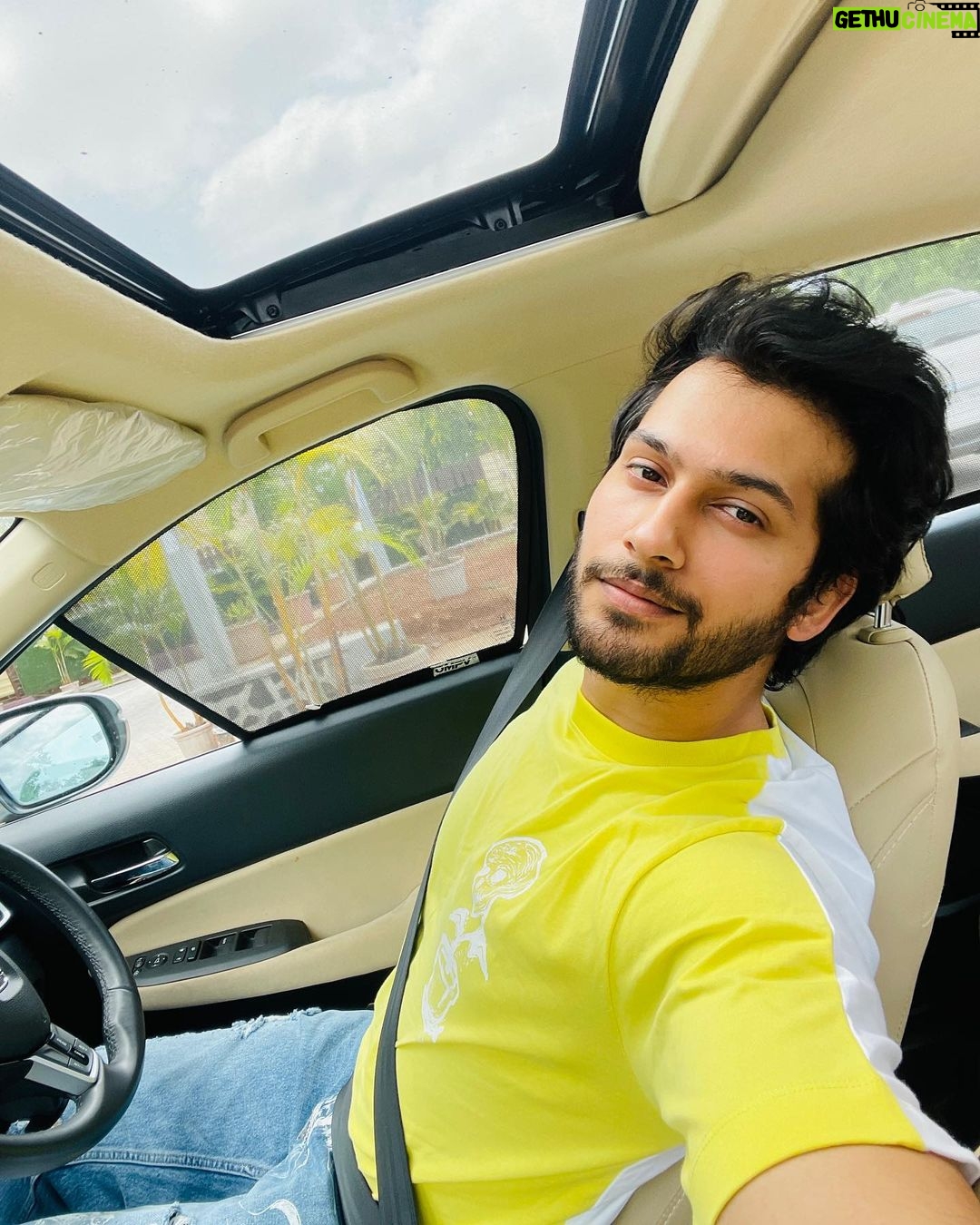 Namish Taneja Instagram - Aao kho jaye hum ☀️🌅 #allbecauseofmyfans
