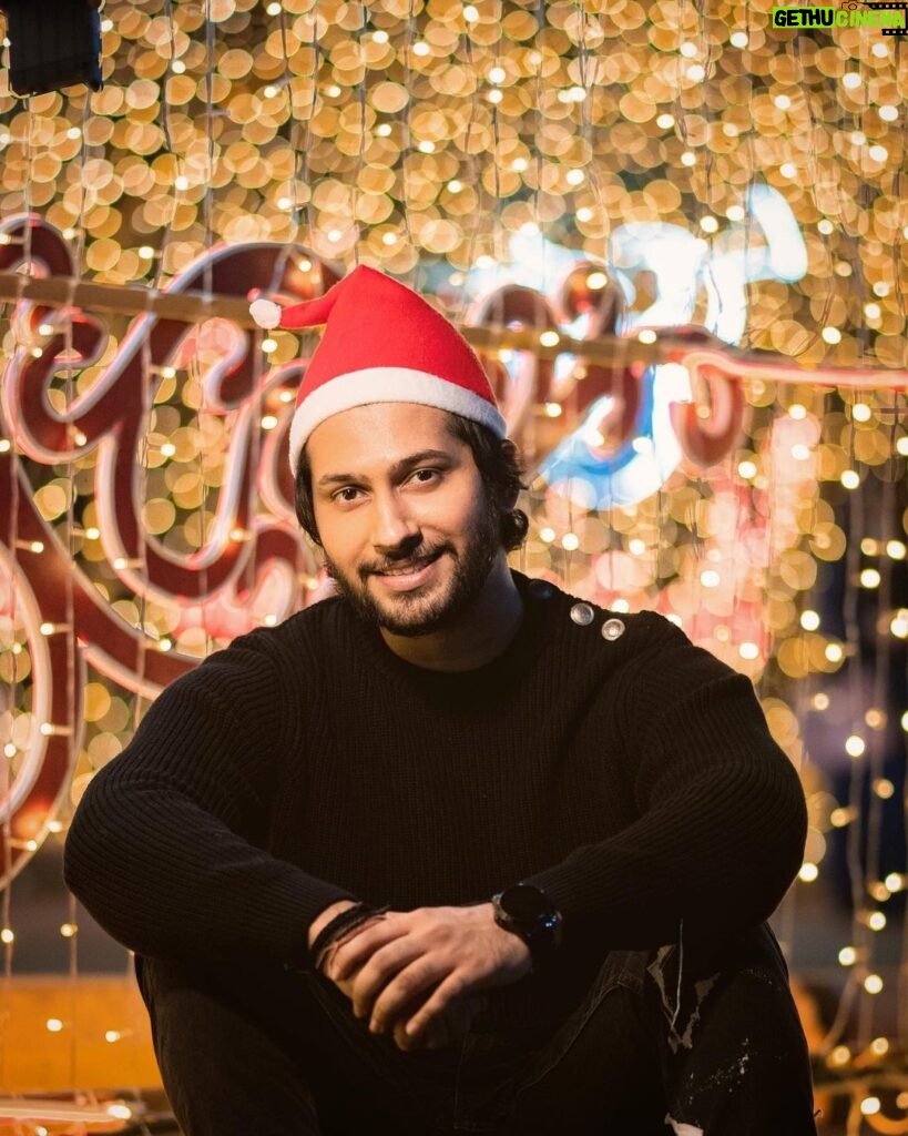 Namish Taneja Instagram - A silent night, a star above, a blessed gift of hope and love. A blessed Christmas to you all🎄🎅🎉🎁🎊 #allbecauseofmyfans