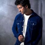 Namish Taneja Instagram - You'll have good days, bad days, overwhelming days, too tired days, “I'm awesome” days, “I can't go on” days, and every day you'll still show up. . . . . . . . Styling : @shalu_jaiswani 👨‍🎨- @makeup_artist_dipak_nayak_ 💇‍♂️- @hmu_by_rb Outfit - @raddesignerstudios Tshirt - @__wakeyourdreams__ #allbecauseofmyfans #namishtaneja