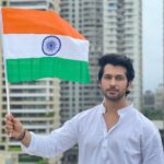 Namish Taneja Instagram - Today I breathe the air of freedom because of the efforts of our great freedom fighters. Happy Independence Day! 🇮🇳🇮🇳🇮🇳🇮🇳 jai hind.