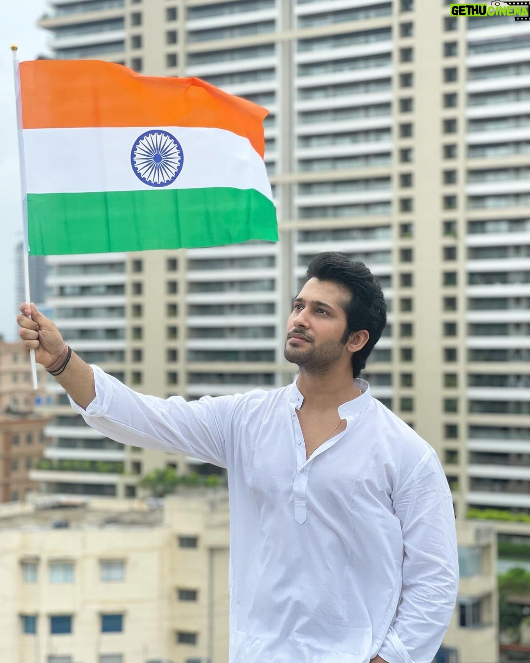 Namish Taneja Instagram - Today I breathe the air of freedom because of the efforts of our great freedom fighters. Happy Independence Day! 🇮🇳🇮🇳🇮🇳🇮🇳 jai hind.