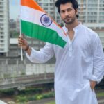 Namish Taneja Instagram - Today I breathe the air of freedom because of the efforts of our great freedom fighters. Happy Independence Day! 🇮🇳🇮🇳🇮🇳🇮🇳 jai hind.