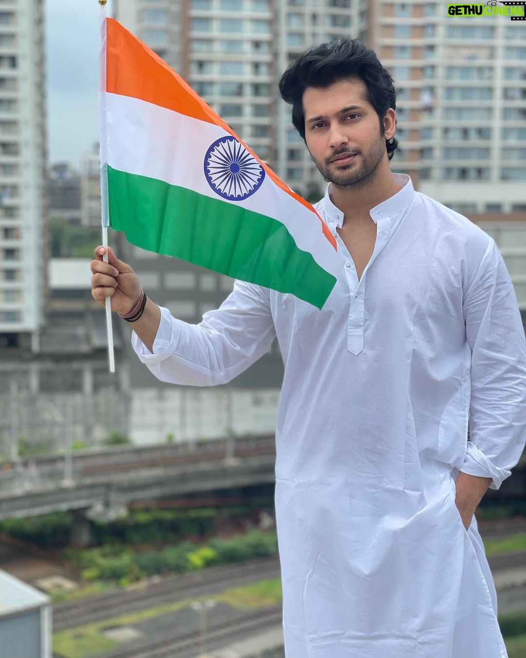 Namish Taneja Instagram - Today I breathe the air of freedom because of the efforts of our great freedom fighters. Happy Independence Day! 🇮🇳🇮🇳🇮🇳🇮🇳 jai hind.