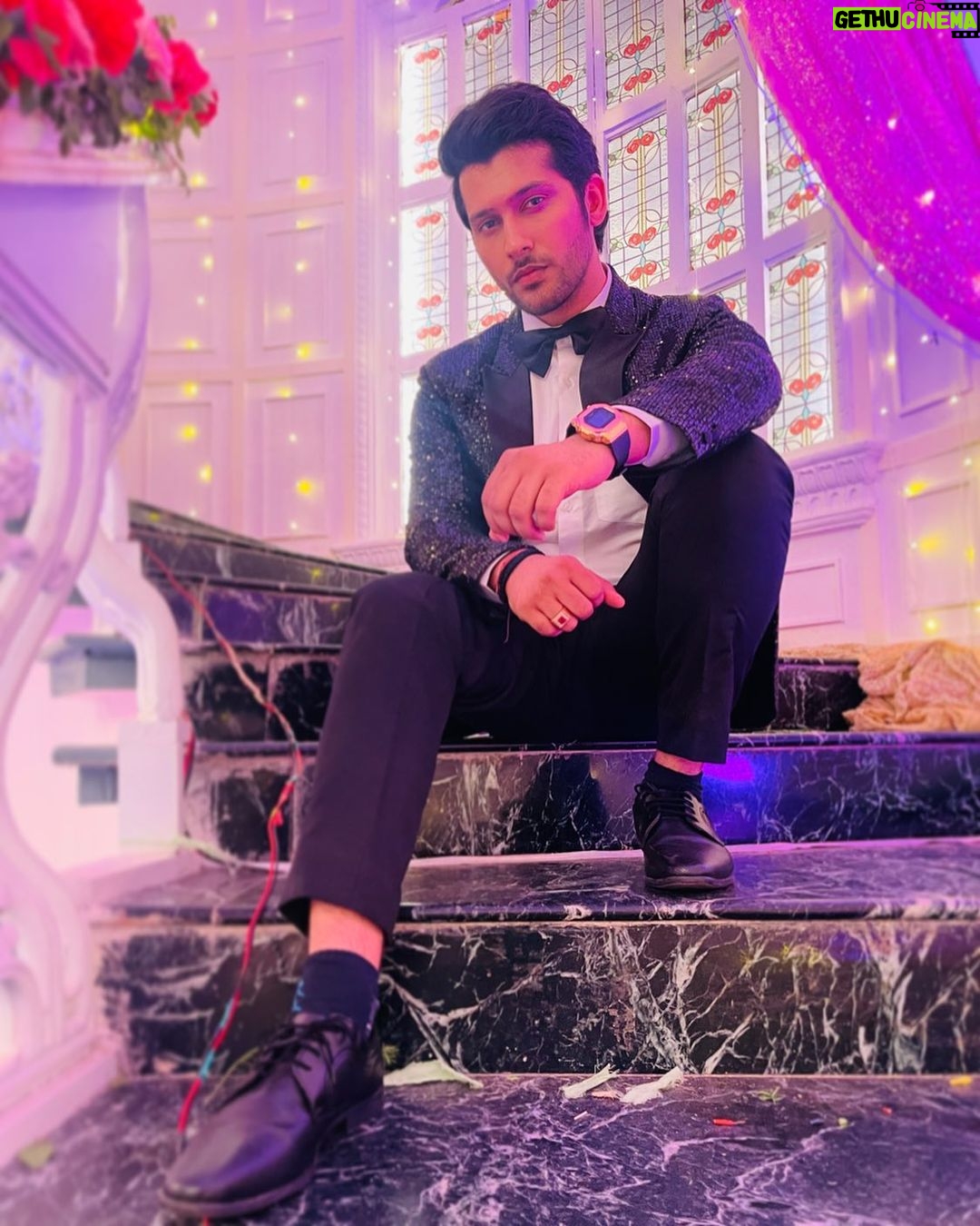 Namish Taneja Instagram - सपनों के चक्कर में जीना भूल जाना अच्छा नहीं हैं। #allbecauseofmyfans
