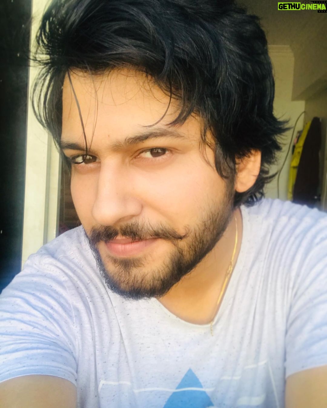 Namish Taneja Instagram - Naa de koi ummeed Wo aas mei hai. Tadpega wo Aankh teri Bharregi. Wakt ko zaya na kar Kar poora jo Thana tha. Kahin Aankhose aankh Milana bhi mushkil na ho jaye.... Aaj dil shayerana ❤️