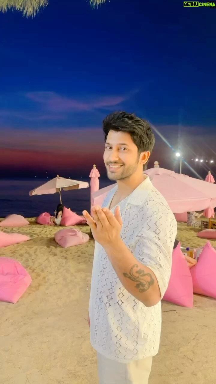 Namish Taneja Instagram - Thank you everyone for loving my new show 😍😍😍 Kisses to all my fans aww mera bacha to everyone Maitree 7pm everyday only on @zeetv @zee5shows #allbecauseofmyfans