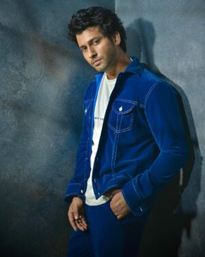 Namish Taneja Instagram - You'll have good days, bad days, overwhelming days, too tired days, “I'm awesome” days, “I can't go on” days, and every day you'll still show up. 
.
.
.
.
.
.
.
Styling : @shalu_jaiswani 
👨‍🎨- @makeup_artist_dipak_nayak_ 
💇‍♂️- @hmu_by_rb 
Outfit - @raddesignerstudios 
Tshirt - @__wakeyourdreams__ 

#allbecauseofmyfans #namishtaneja