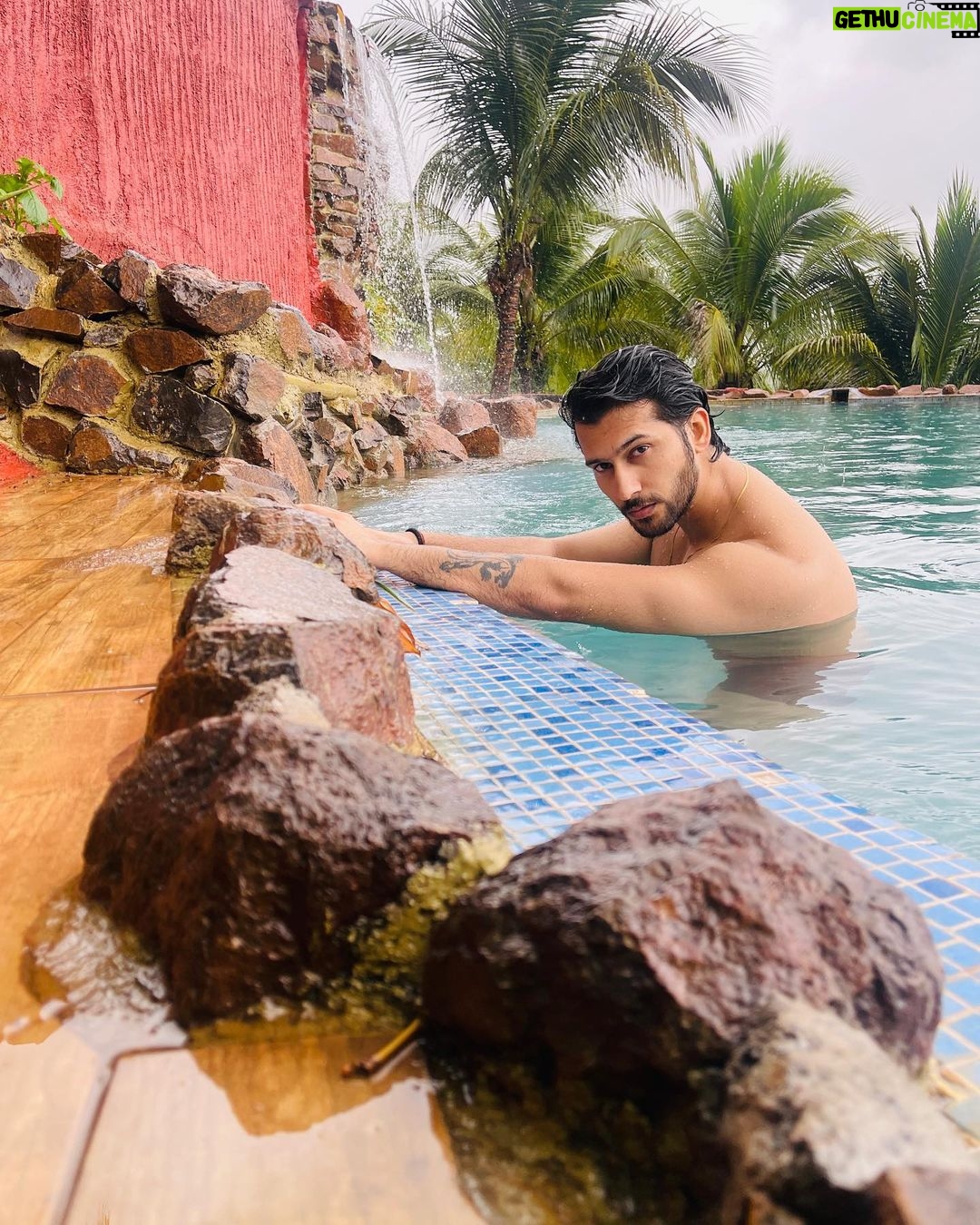 Namish Taneja Instagram - I never feel more alone than when Iām trying to put sunscreen on my back.ā š¤£ š #naturelover #beautyfullnature @fazlaninaturesnest #allbecauseofmyfans