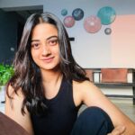Namitha Pramod Instagram – Flaunting messy waves, sun-kissed chocolate eyes, and Poppo🤌🏻♥️

#nomakeup
