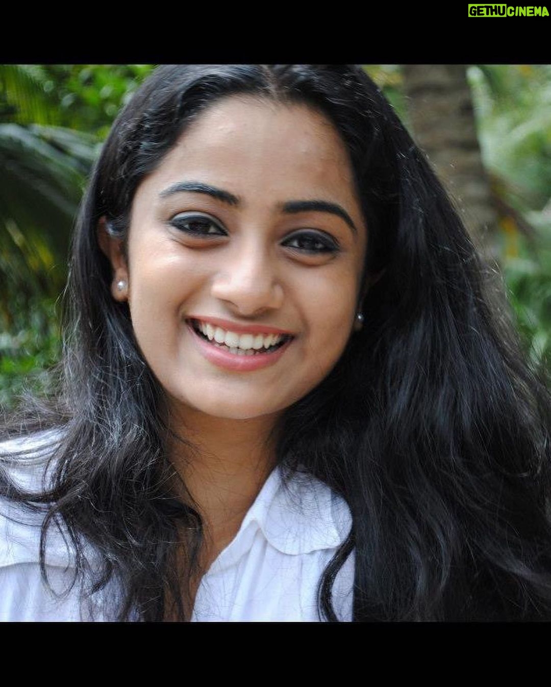 Namitha Pramod Instagram - Everyone has had a best friend/professional photographer like @jahnavinair_ in their life during school days. Tag yours 🥹😅🥲🤣 Comment your favourite picture from this series 🙄🥲