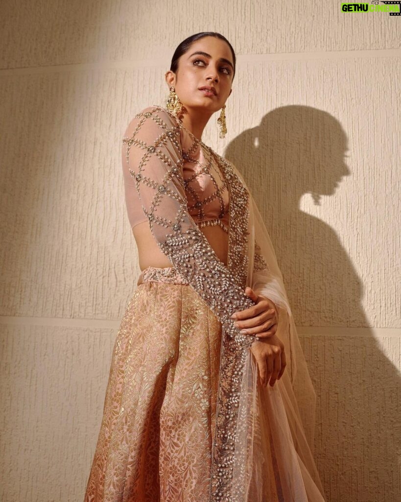 Namitha Pramod Instagram - Straight out of a Karan Johar movie kind of vibe 🥹✨ 📷: @arun_payyadimeethal Styled by : @rashmimuraleedharan Wearing : @thunnal #dressedupforanevent